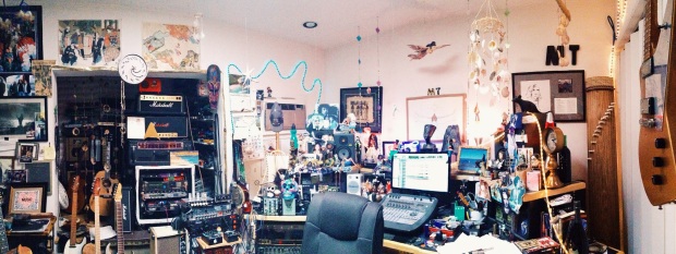 No estúdio do guitarrista Michael Thompson em Culver City, CA